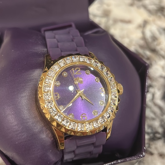 Curations Watch